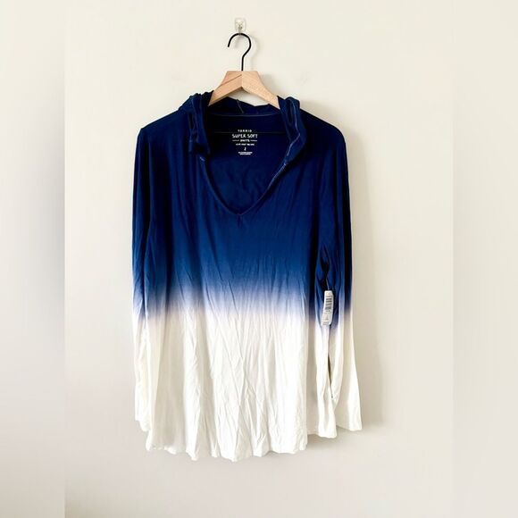 NWT Torrid Blue and White Ombre Hoodie with Lip Print on Back Size 2 (18-20) - Picture 4 of 9